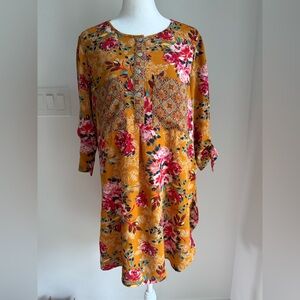 Fig & Flower Women's Gold with Red Floral Design Blouse Tunic Sz M Anthropologie